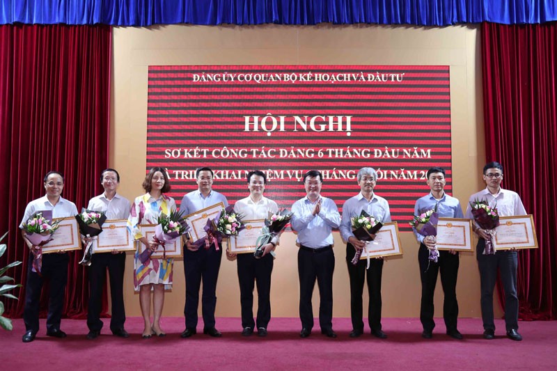 Bộ Kế hoạch và Đầu tư: Phát huy vai trò cơ quan tham mưu, thực hiện tốt các nhiệm vụ chính trị ảnh 3 Bộ Kế hoạch và Đầu tư: Phát huy vai trò cơ quan tham mưu, thực hiện tốt các nhiệm vụ chính trị ảnh 3