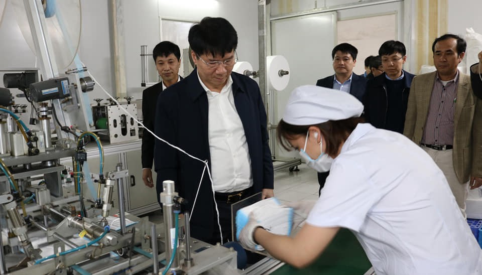 Sẽ không còn tình trạng khan hiếm khẩu trang, hiện quy mô sản xuất lên đến 3 triệu chiếc mỗi ngày ảnh 1 Sẽ không còn tình trạng khan hiếm khẩu trang, hiện quy mô sản xuất lên đến 3 triệu chiếc mỗi ngày ảnh 1