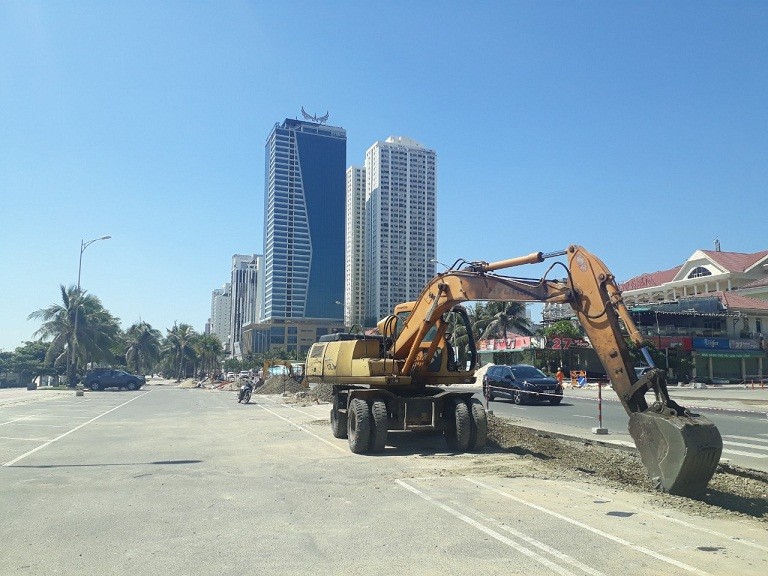Công trình xây dựng ven biển Đà Nẵng được đẩy nhanh thi công.