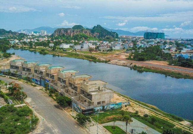 Gói thầu lập hồ sơ thiết kế - dự toán và tính toán mô hình thủy lực, thủy văn thuộc Tiểu dự án 1 nạo vét, thoát lũ khẩn cấp sông Cổ Cò (đoạn qua địa phận thành phố Đà Nẵng) với tổng kinh phí đầu tư dự án gần 3,8 tỷ đồng. Gói thầu lập hồ sơ thiết kế - dự toán và tính toán mô hình thủy lực, thủy văn thuộc Tiểu dự án 1 nạo vét, thoát lũ khẩn cấp sông Cổ Cò (đoạn qua địa phận thành phố Đà Nẵng) với tổng kinh phí đầu tư dự án gần 3,8 tỷ đồng.