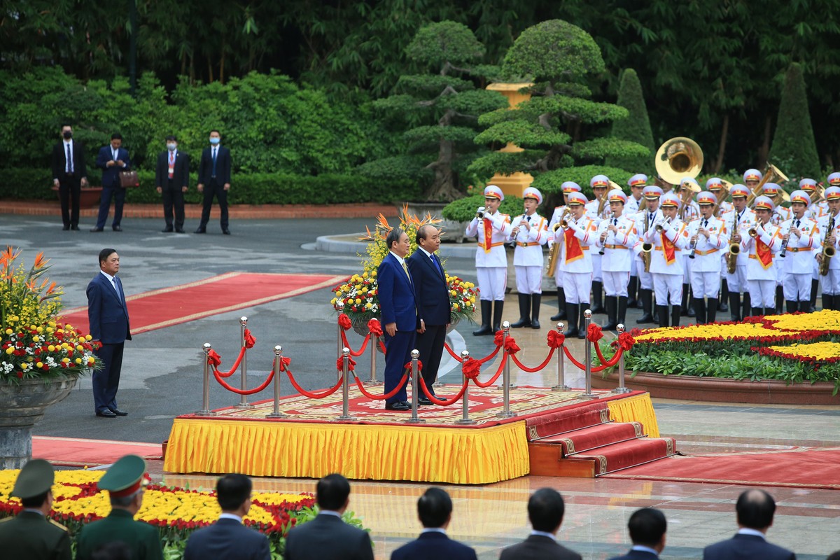 Diễn ra từ 18 đến 20/10, đây là chuyến thăm chính thức nước ngoài đầu tiên của Thủ tướng Suga sau khi ông nhậm chức Thủ tướng Nhật Bản hồi tháng 9/2020. Đây là lần thứ hai liên tiếp một Thủ tướng mới của Nhật Bản chọn Việt Nam là nước đi thăm đầu tiên sau khi nhậm chức. Diễn ra từ 18 đến 20/10, đây là chuyến thăm chính thức nước ngoài đầu tiên của Thủ tướng Suga sau khi ông nhậm chức Thủ tướng Nhật Bản hồi tháng 9/2020. Đây là lần thứ hai liên tiếp một Thủ tướng mới của Nhật Bản chọn Việt Nam là nước đi thăm đầu tiên sau khi nhậm chức.