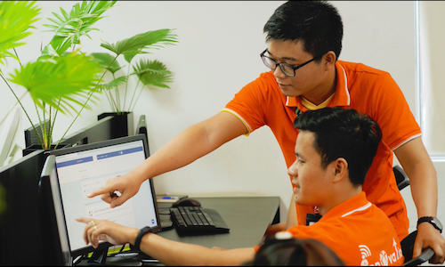 Kỹ sư làm việc tại FPT (Ảnh minh hoạ: FPT). Kỹ sư làm việc tại FPT (Ảnh minh hoạ: FPT).