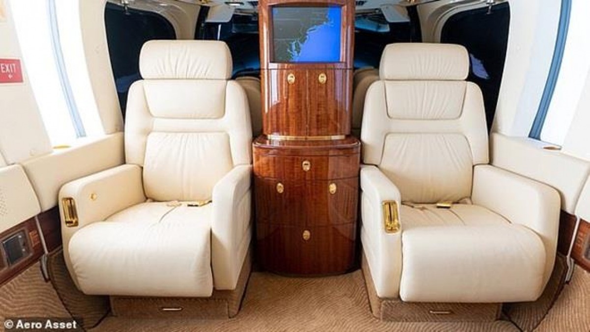 Ghế bọc da có nhiều phụ kiện bằng vàng. (Ảnh: Aero Aset) Ghế bọc da có nhiều phụ kiện bằng vàng. (Ảnh: Aero Aset)