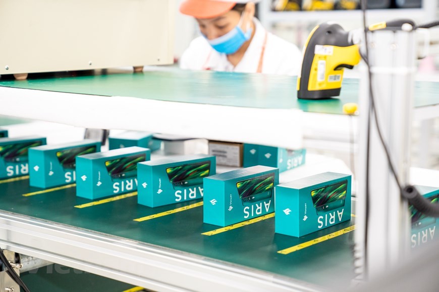 VinSmart ra mắt sản phẩm điện thoại 5G đầu tiên với thương hiệu Vsmart Aris 5G tích hợp nhiều công nghệ hiện đại như bảo mật lượng tử, khóa bảo mật... VinSmart ra mắt sản phẩm điện thoại 5G đầu tiên với thương hiệu Vsmart Aris 5G tích hợp nhiều công nghệ hiện đại như bảo mật lượng tử, khóa bảo mật...