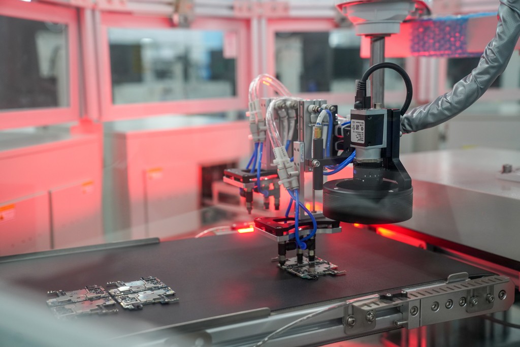 Hệ thống căn chỉnh tự động hoàn toàn.