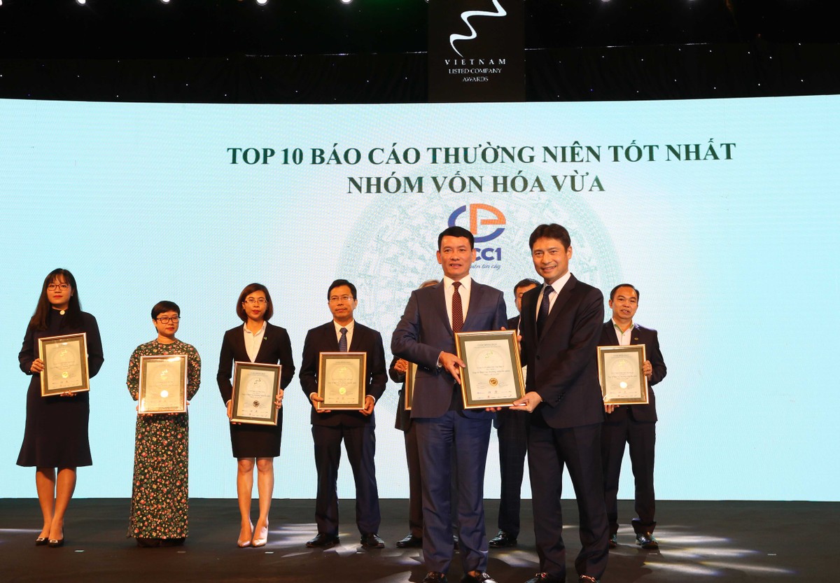 Đại diện PCC1 nhận TOP 10 nhóm vốn hóa vừa có BCTN tốt nhất.