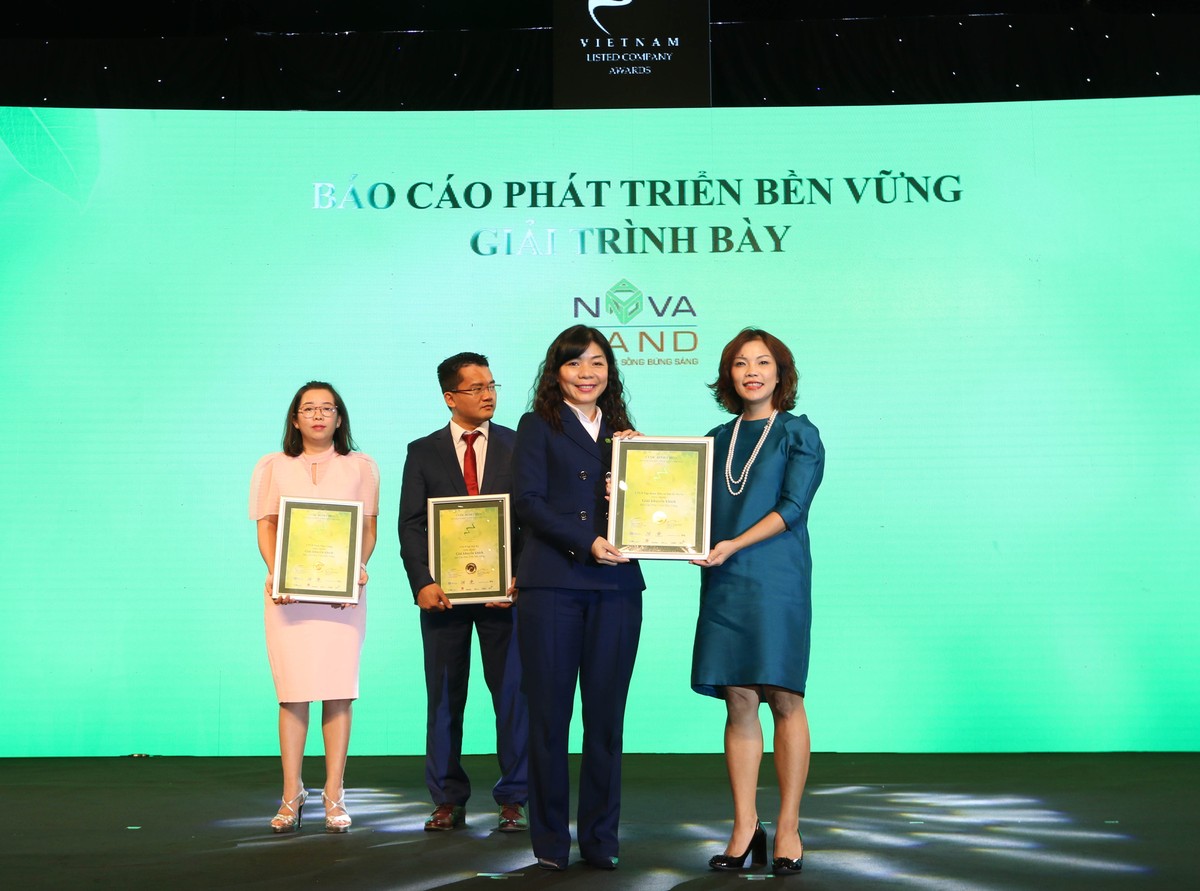 Đai diện Novaland nhận giải khuyến khích Phát triển bền vững