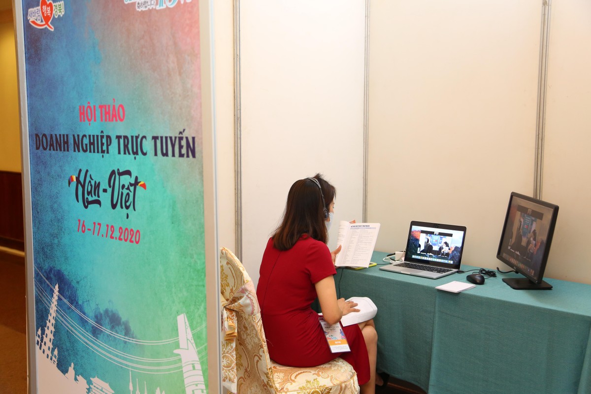 Chương trình hội nghị được tổ chức trực tuyến. Chương trình hội nghị được tổ chức trực tuyến.