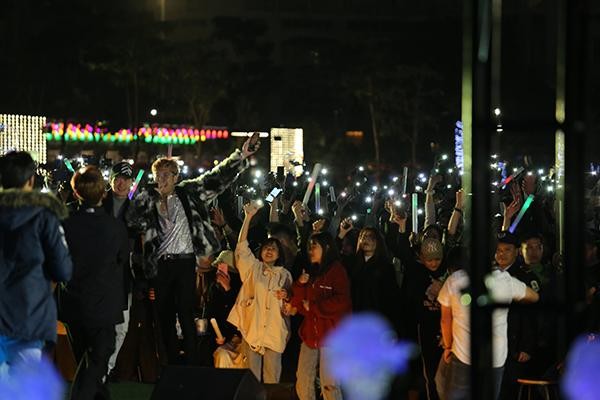 Mọi người xuống đường nhiều hơn để cùng nhau chào đón năm mới 2020