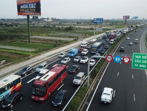 Dù đã giảm so với năm 2019, song năm 2020, lưu lượng xe ngày cao nhất trên tuyến Pháp Vân - Cầu Giẽ cũng lên tới 122.780 xe/ngày đêm.