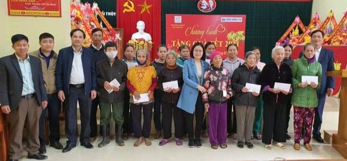 Những phần quà góp phần giúp bà con người nghèo huyện Lệ Thủy có được cái Tết ấm áp, tươi vui.