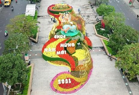 Một góc đường hoa Nguyễn Huệ nhìn từ trên cao.