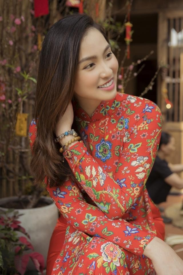 Vương Thu Phương ngày càng xinh đẹp, dịu dàng và cuốn hút hơn trong bộ ảnh ngày Tết. Vương Thu Phương ngày càng xinh đẹp, dịu dàng và cuốn hút hơn trong bộ ảnh ngày Tết.