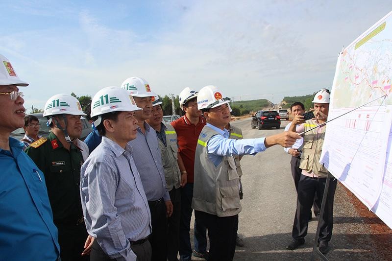 Bộ trưởng Nguyễn Văn Thể kiểm tra tiến độ Dự án Cao tốc Cam Lộ - La Sơn Bộ trưởng Nguyễn Văn Thể kiểm tra tiến độ Dự án Cao tốc Cam Lộ - La Sơn