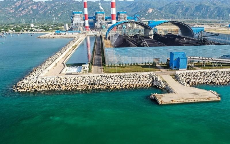 Khu vực chứa than tại Trung tâm nhiệt điện Vĩnh Tân. ảnh: Zing