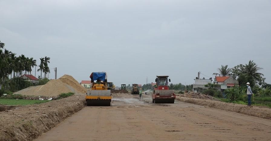 Đơn vị đang thi công đường thuộc địa bàn quận Đồ Sơn Đơn vị đang thi công đường thuộc địa bàn quận Đồ Sơn