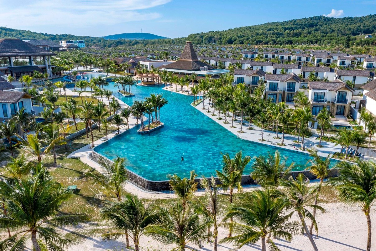 Khu nghỉ dưỡng 5 sao New World Phu Quoc Resort tọa lạc ngay bên Bãi Kem, Nam Phú Quốc. Khu nghỉ dưỡng 5 sao New World Phu Quoc Resort tọa lạc ngay bên Bãi Kem, Nam Phú Quốc.