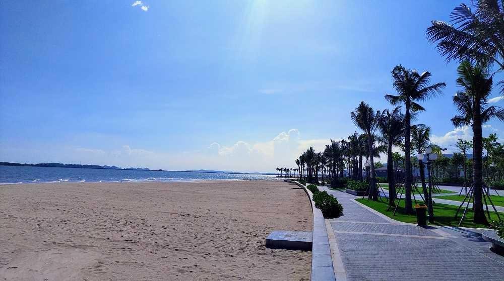 Bãi biển Marina Bay thuộc Khu phức hợp Hạ Long Marina - nơi diễn ra sự kiện "Hội xuân Di sản". Bãi biển Marina Bay thuộc Khu phức hợp Hạ Long Marina - nơi diễn ra sự kiện "Hội xuân Di sản".