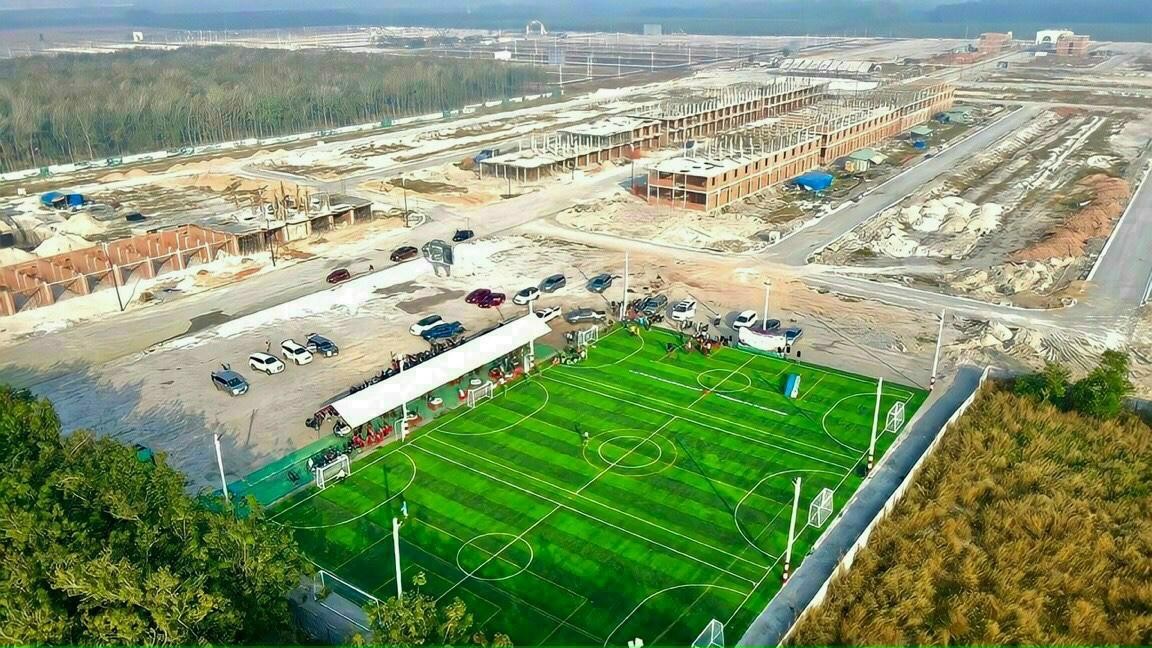 Thăng Long Central City đã hoàn thiện nhiều tiện ích và khoảng 400 căn shophouse để đón cư dân đến sinh sống. Thăng Long Central City đã hoàn thiện nhiều tiện ích và khoảng 400 căn shophouse để đón cư dân đến sinh sống.