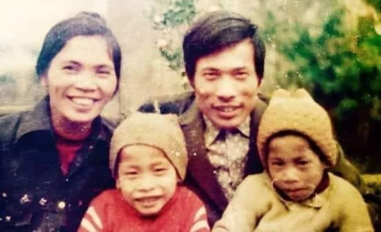Gia đình nghệ nhân Phạm Anh Đạo năm 1982. Gia đình nghệ nhân Phạm Anh Đạo năm 1982.