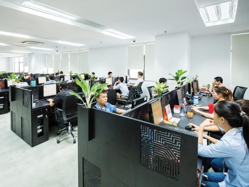 Thay đổi nhận thức nhân viên, giúp họ có được kiến thức và hiểu biết về những nền tảng, giá trị, mục tiêu và ý nghĩa của việc chuyển đổi số cho tổ chức hoặc doanh nghiệp (Ảnh minh hoạ). Thay đổi nhận thức nhân viên, giúp họ có được kiến thức và hiểu biết về những nền tảng, giá trị, mục tiêu và ý nghĩa của việc chuyển đổi số cho tổ chức hoặc doanh nghiệp (Ảnh minh hoạ).