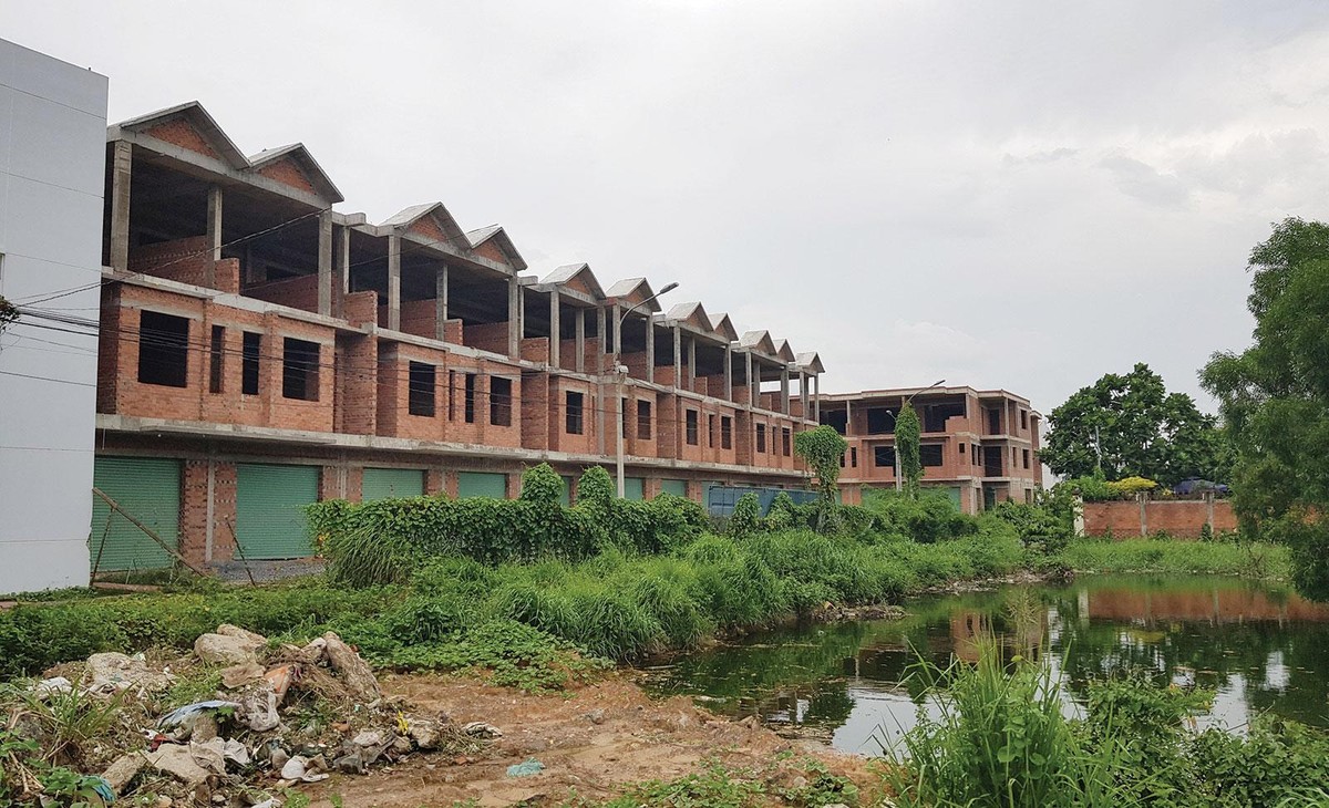 Nhiều dự án đã xây dựng xong phần thô, nhưng vẫn vắng người sinh sống Nhiều dự án đã xây dựng xong phần thô, nhưng vẫn vắng người sinh sống