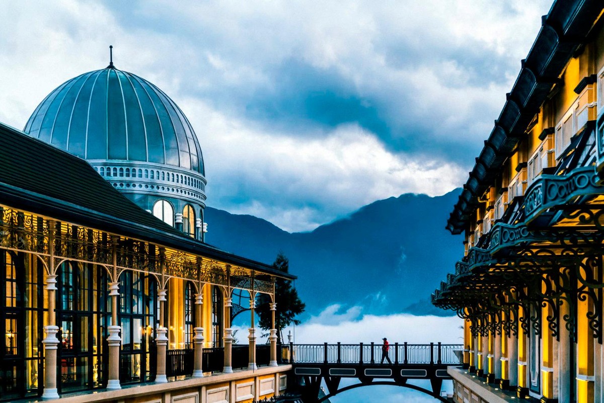 Sự xuất hiện của khách sạn 5 sao quốc tế như Hotel De La Coupole – MGallery đã đưa Sa Pa bước chân vào lĩnh vực nghỉ dưỡng cao cấp. Sự xuất hiện của khách sạn 5 sao quốc tế như Hotel De La Coupole – MGallery đã đưa Sa Pa bước chân vào lĩnh vực nghỉ dưỡng cao cấp.