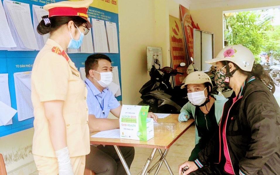 UBND phường Hoàng Văn Thụ, quận Hồng Bàng xử lý phạt trường hợp không đeo khẩu trang UBND phường Hoàng Văn Thụ, quận Hồng Bàng xử lý phạt trường hợp không đeo khẩu trang