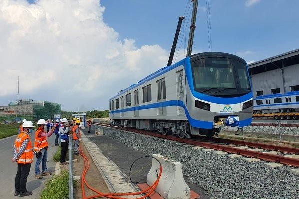 Các toa tàu đã “hạ cánh” xuống đường ray an toàn Các toa tàu đã “hạ cánh” xuống đường ray an toàn