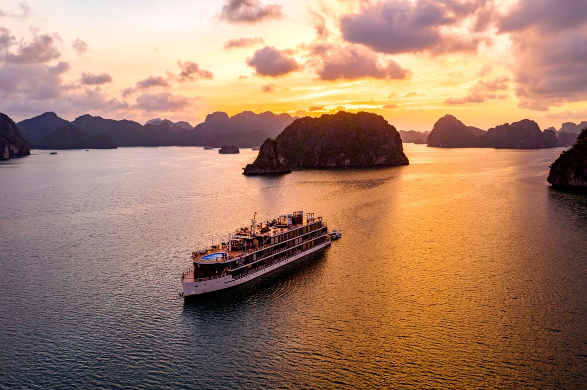 Lux Group đã chuyển đổi sang mô hình Holding đón dòng vốn ngoại để mở rộng kinh doanh, thực hiện tham vọng phát triển đội tàu 30 chiếc du thuyền.