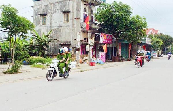 Lực lượng chức năng TX. Đông Triều tuần tra, kiểm soát, đảm bảo an ninh trật tự cho cuộc bầu cử.