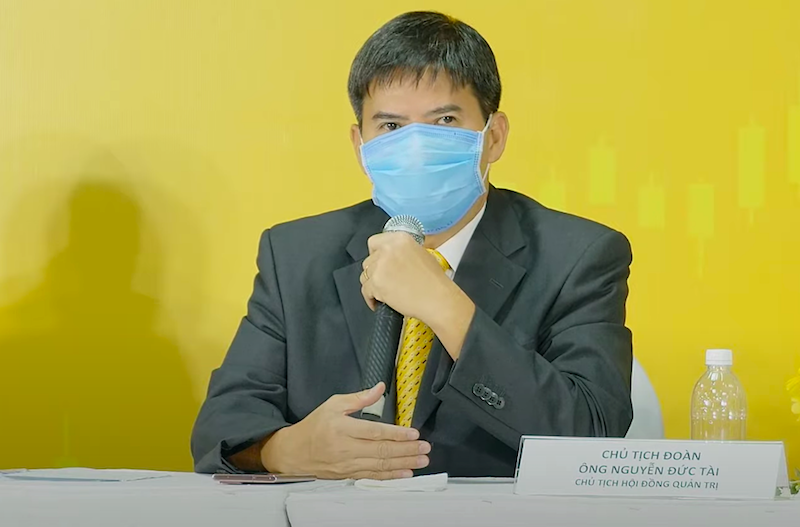 Ông Nguyễn Đức Tài trả lời câu hỏi của cổ đông tại Đại hội đồng cổ đông thường niên năm 2021 được tổ chức chiều 15/5.. Ông Nguyễn Đức Tài trả lời câu hỏi của cổ đông tại Đại hội đồng cổ đông thường niên năm 2021 được tổ chức chiều 15/5..