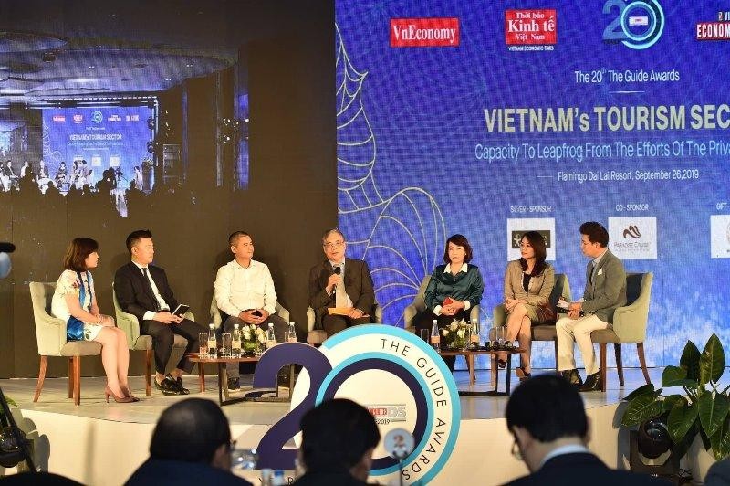 Doanh nhân Phạm Hà đề xuất Chính phủ sớm hỗ trợ trực tiếp cho người lao động làm trong ngành du lịch. Doanh nhân Phạm Hà đề xuất Chính phủ sớm hỗ trợ trực tiếp cho người lao động làm trong ngành du lịch.