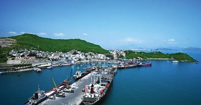 Cảng Cam Ranh là một trong những cầu cảng lớn nhất tỉnh Khánh Hòa Cảng Cam Ranh là một trong những cầu cảng lớn nhất tỉnh Khánh Hòa