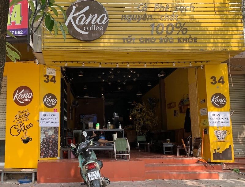 Quán cafe chỉ nhận mang về và ship.(Ảnh: Phương Linh) Quán cafe chỉ nhận mang về và ship.(Ảnh: Phương Linh)