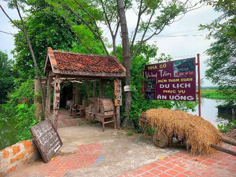 Nơi dừng chân cho du khách đến tham quan. (Ảnh: Phương Linh)