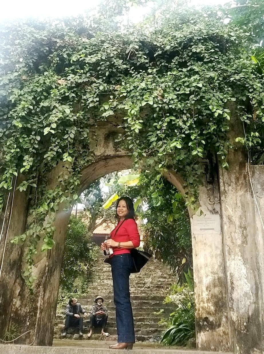 Chị Nghiêm Thúy Hà trong chuyến khảo sát tour tại hai tỉnh Ninh Bình và Nam Định.