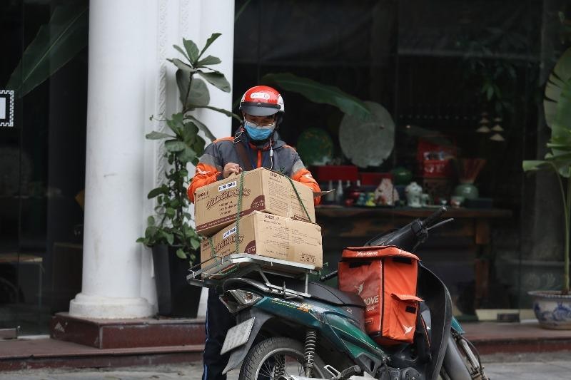 Anh Đỗ Mạnh Hải- nhân viên giao hàng của hãng Alamove. (Ảnh: Phương Linh) Anh Đỗ Mạnh Hải- nhân viên giao hàng của hãng Alamove. (Ảnh: Phương Linh)