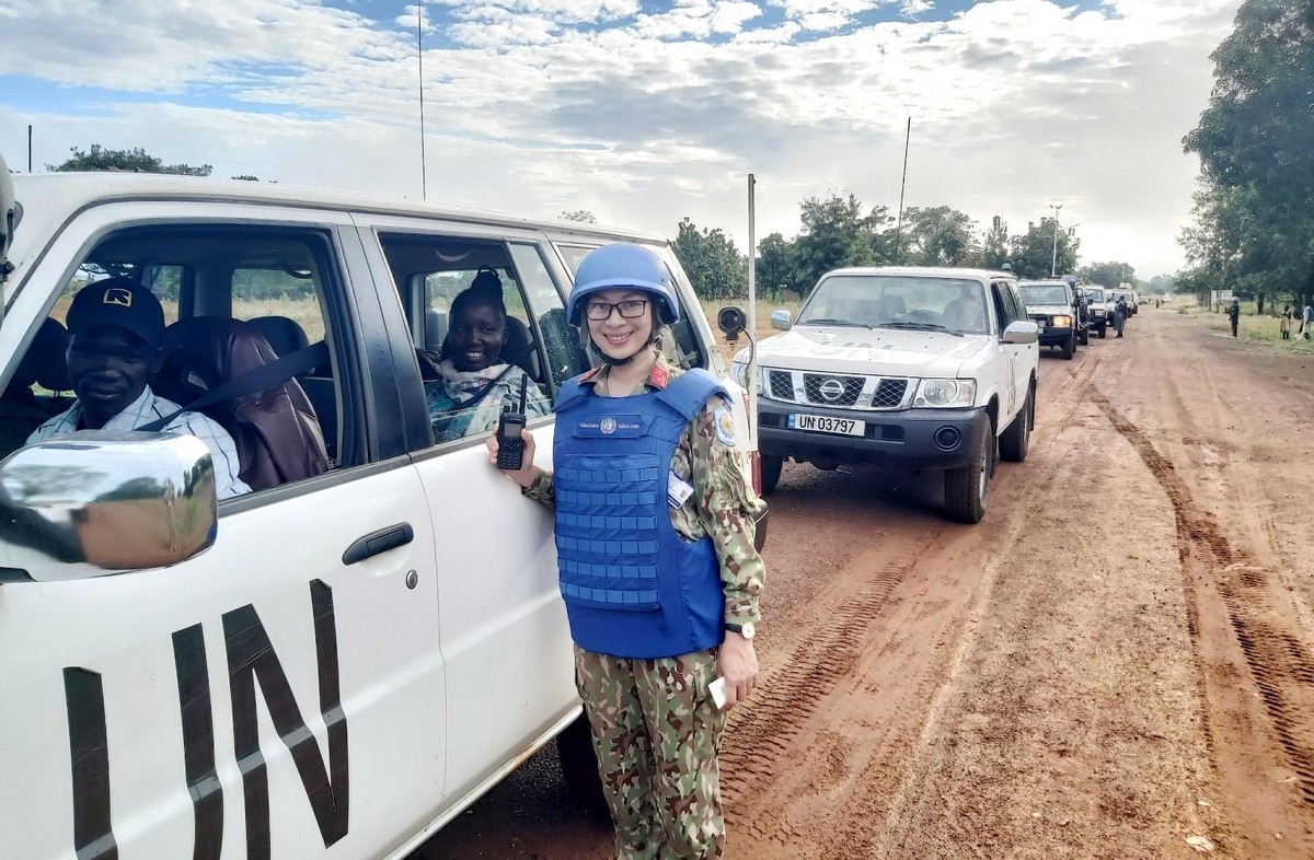 Nữ Quan sát viên quân sự xinh đẹp làm nhiệm vụ tại Nam Sudan. Nữ Quan sát viên quân sự xinh đẹp làm nhiệm vụ tại Nam Sudan.