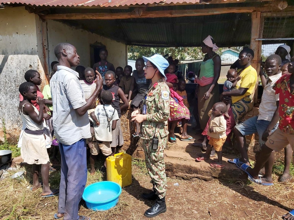 Trung tá Nguyễn Thị Minh Phương đã làm "cầu nối" giữa Phái bộ, chính quyền, nhân dân và các lực lượng đối lập của Nam Sudan trong thương thảo, phối hợp giải quyết các vấn đề liên quan đến thực thi các thỏa thuận hòa bình hồi sinh ở nơi Trung tá Nguyễn Thị Minh Phương đã làm "cầu nối" giữa Phái bộ, chính quyền, nhân dân và các lực lượng đối lập của Nam Sudan trong thương thảo, phối hợp giải quyết các vấn đề liên quan đến thực thi các thỏa thuận hòa bình hồi sinh ở nơi