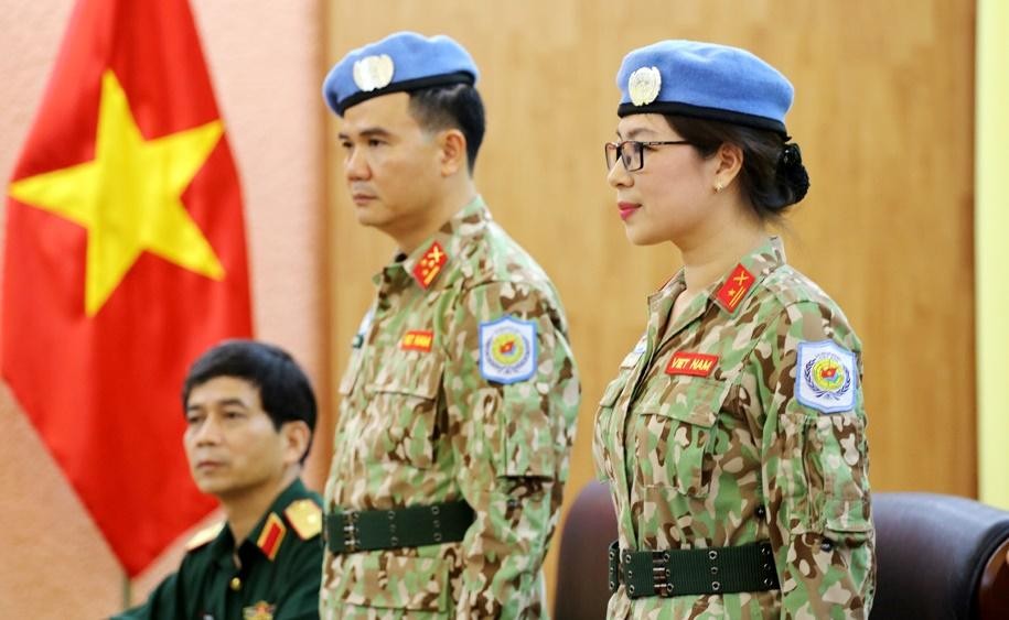Thiếu tá Nguyễn Thị Minh Phương và Thượng tá Lê Ngọc Sơn ngày nhận vụ làm Quan sát viên quân sự tại Phái bộ Nam Sudan. Thiếu tá Nguyễn Thị Minh Phương và Thượng tá Lê Ngọc Sơn ngày nhận vụ làm Quan sát viên quân sự tại Phái bộ Nam Sudan.