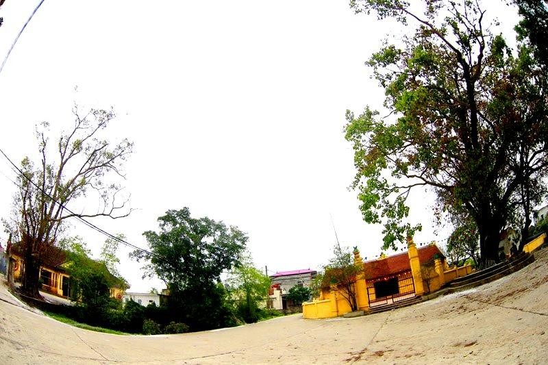 Nằm cách trung tâm Hà Nội khoảng 60km có một ngôi làng với tuổi đời hàng thế kỷ bình yên bên dòng sông Nhuệ.