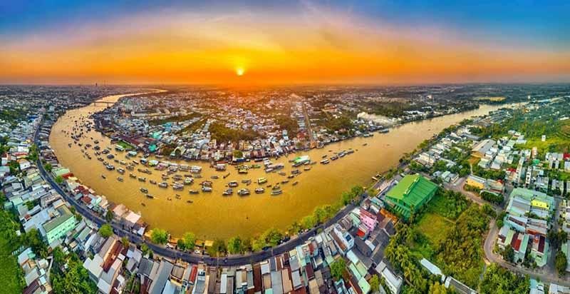 Dự án kè bờ sông Cần Thơ - Ứng phó biến đổi khí hậu TP. Cần Thơ đi dọc theo hai bên bờ chợ nổi Cái Răng về hướng huyện Phong Điền. Ảnh: Nguyễn Hữu Thành Dự án kè bờ sông Cần Thơ - Ứng phó biến đổi khí hậu TP. Cần Thơ đi dọc theo hai bên bờ chợ nổi Cái Răng về hướng huyện Phong Điền. Ảnh: Nguyễn Hữu Thành