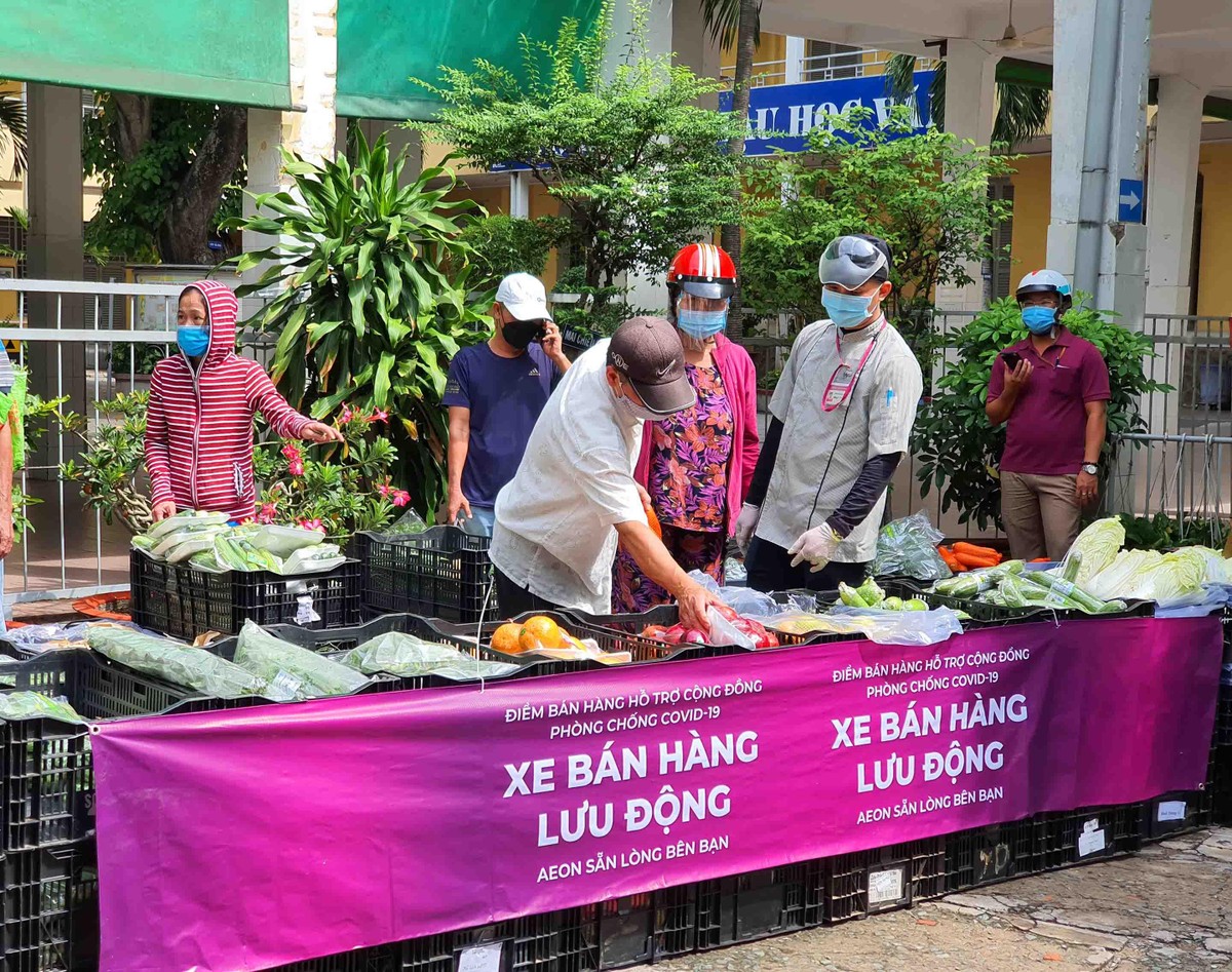 Sáng 14/7, AEON đã mở các điểm bán hàng lưu động cho người dân Sài Gòn.