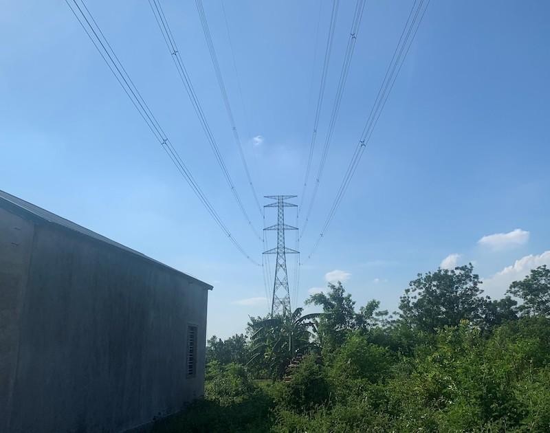 Hành lang tuyến phục vụ kéo dây của khoảng cột 38-39 đang bị vướng Hành lang tuyến phục vụ kéo dây của khoảng cột 38-39 đang bị vướng