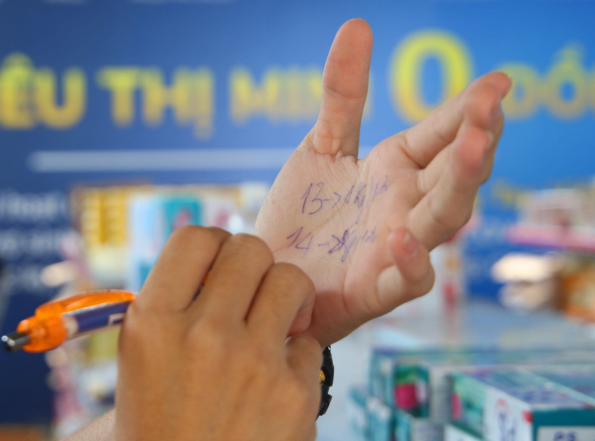 Nhiều đơn đặt hàng cùng mặt hàng, các bạn ghi ra dễ chọn.