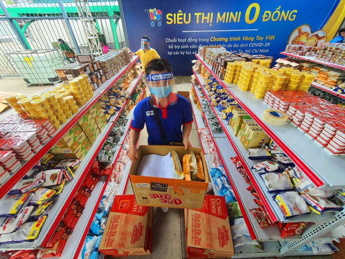 Mỗi đơn hàng có giá trị 300 nghìn đồng.