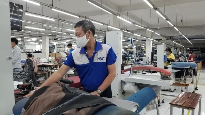 Dù đang phải đối diện với khó khăn khi phải vừa sản xuất vừa bảo đảm yêu cầu chống dịch nhưng cả doanh nghiệp và người lao động đều đang vững tin để bảo đảm nhịp độ sản xuất.