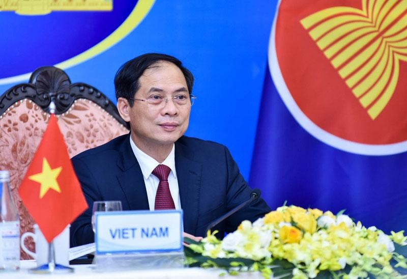 Bộ trưởng Ngoại giao Bùi Thanh Sơn phát biểu tại ACC Bộ trưởng Ngoại giao Bùi Thanh Sơn phát biểu tại ACC