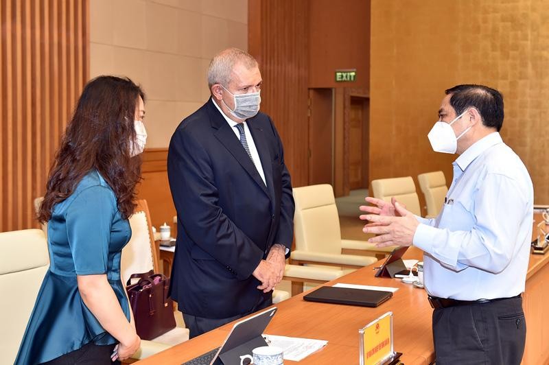 Thủ tướng Phạm Minh Chính trao đổi với Chủ tịch Hiệp hội Doanh nghiệp châu Âu tại Việt Nam.